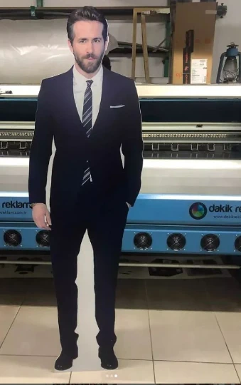 Ryan Reynolds Maketi Ayaklı  2 Boyutlu Tam Boy Plastik Maket
